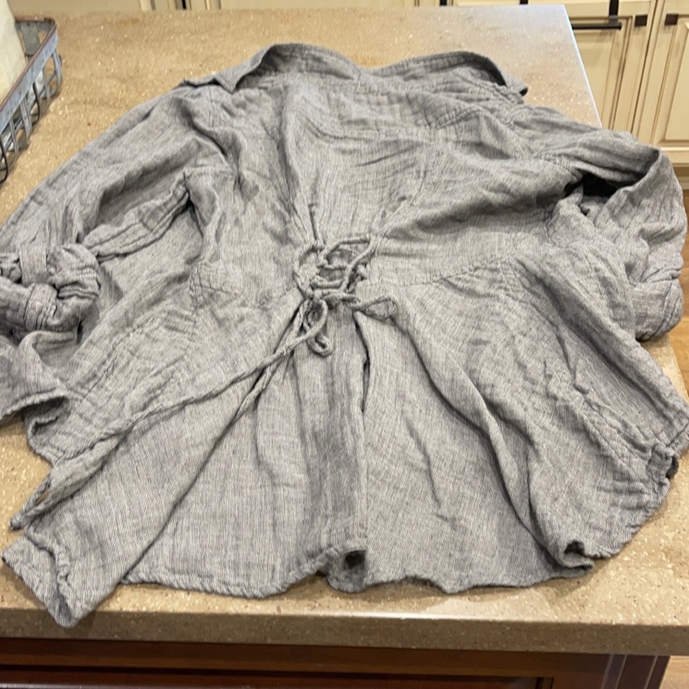 Button down top - Picture 2 of 4